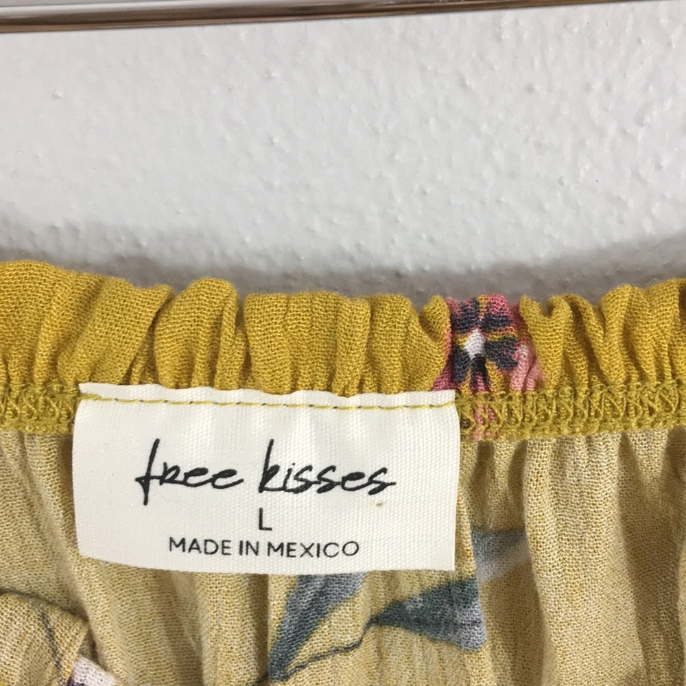 Free Kisses floral mustard off shoulder top Sz L - Picture 2 of 5